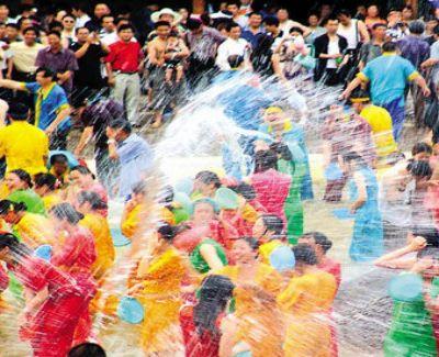 泼水节是哪个民族的，泼水节是哪个民族（民族常识，傣族的泼水节）