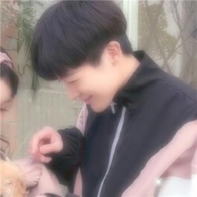 非主流情侣头像带字，非主流情侣头像带字一对 一人一半微信（非主流情侣头像一对两张2018）