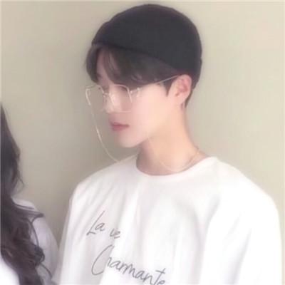 非主流情侣头像带字，非主流情侣头像带字一对 一人一半微信（非主流情侣头像一对两张2018）