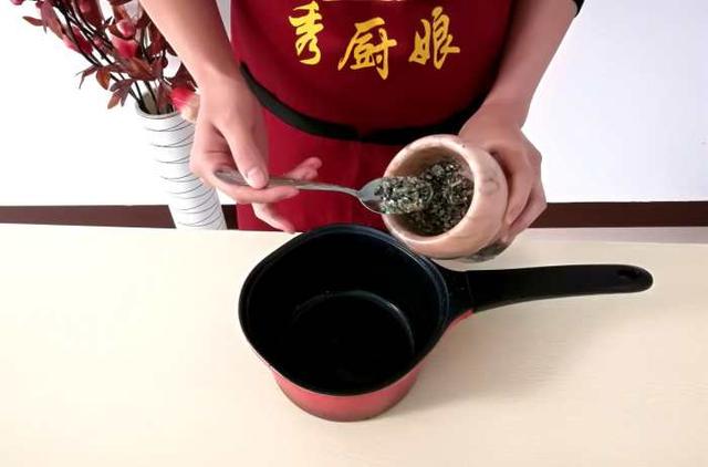 鲍鱼怎么煲汤滋补，星级大厨亲传的秘制鲍鱼汤做法