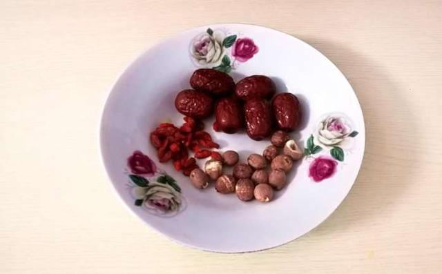 鲍鱼怎么煲汤滋补，星级大厨亲传的秘制鲍鱼汤做法