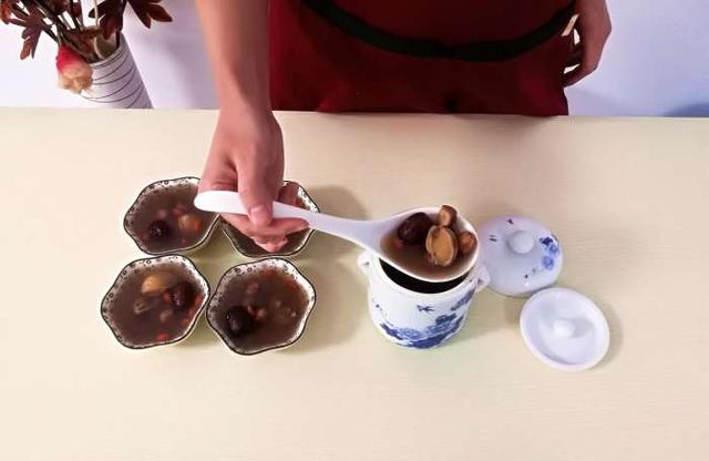 鲍鱼怎么煲汤滋补，星级大厨亲传的秘制鲍鱼汤做法