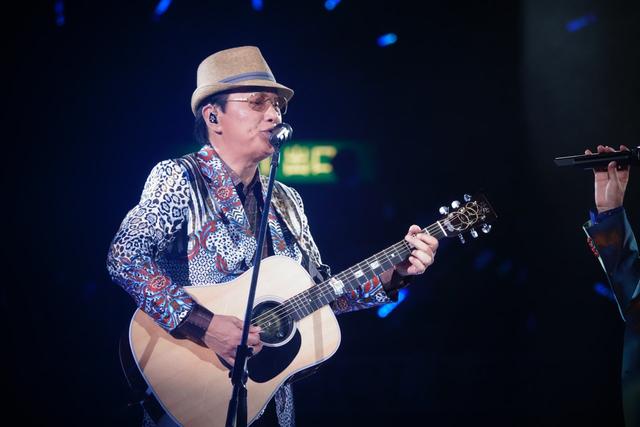 许冠杰支持张国荣还是谭咏麟，70岁许冠杰与68岁谭咏麟携手再办个唱