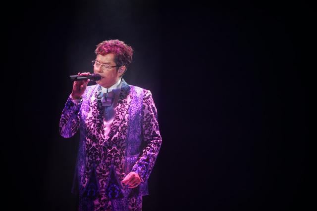 许冠杰支持张国荣还是谭咏麟，70岁许冠杰与68岁谭咏麟携手再办个唱