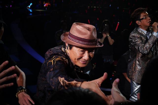 许冠杰支持张国荣还是谭咏麟，70岁许冠杰与68岁谭咏麟携手再办个唱