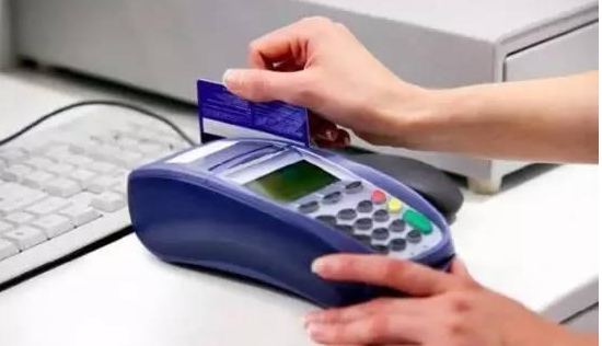 借记卡可以当工资卡吗，二类借记卡可以当工资卡吗（借记卡和储蓄卡有什么区别）
