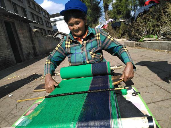 凉山州彝族四大家族是哪四个，少年阿布和他的家人们