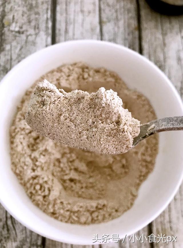 红豆薏米粉怎么做，红豆薏米粉怎么做成糕点（简单几步就能自制红豆薏米粉）