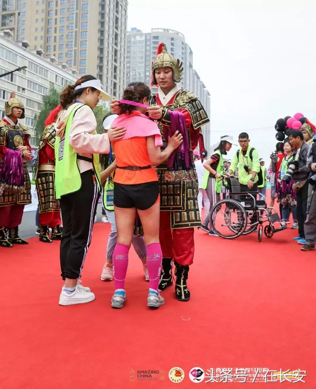 西安女子半程马拉松官网，首届西安女子半程马拉松