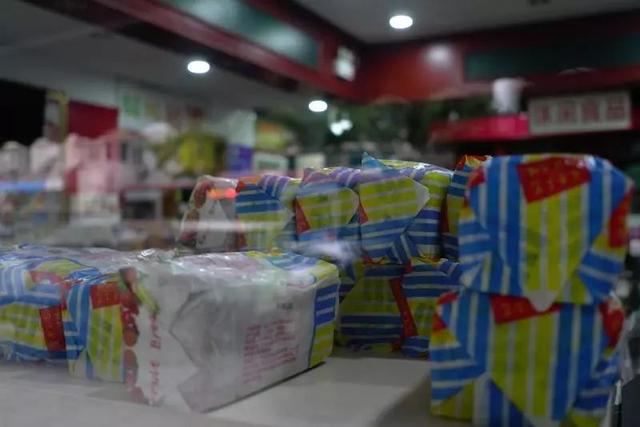 男士西装外套穿搭小技巧，男士西装品牌（面包、汽水和两代人的童年）