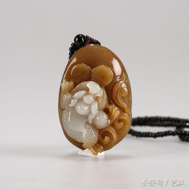 玉挂件的寓意是什么，玉挂件的寓意是什么意思（快来看看你的吊坠是有什么寓意~）