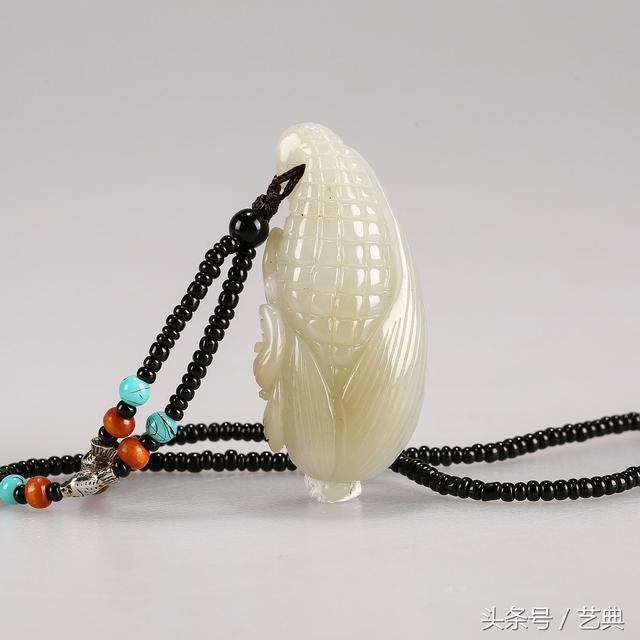 玉挂件的寓意是什么，玉挂件的寓意是什么意思（快来看看你的吊坠是有什么寓意~）