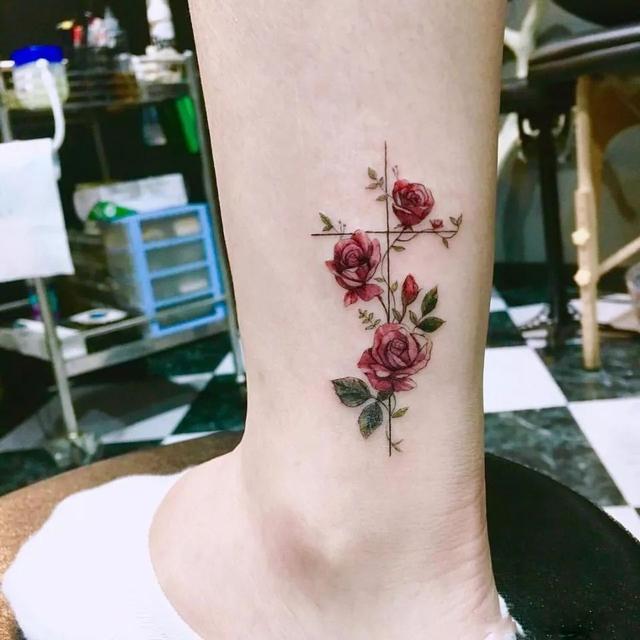 适合女生的纹身,适合女生的一组莲花线条纹身图案(适合女生的纹身作品