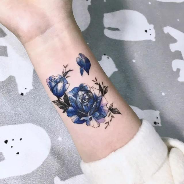 适合女生的纹身,适合女生的一组莲花线条纹身图案(适合女生的纹身作品