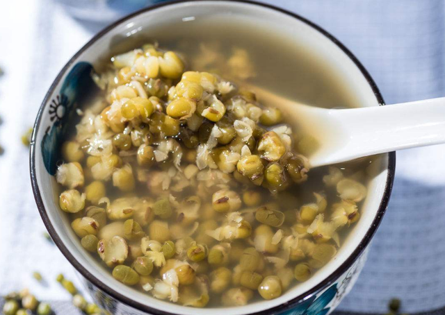 绿豆怎么煮容易烂，绿豆如何快速煮熟（教您快速煮烂绿豆的4种方法）