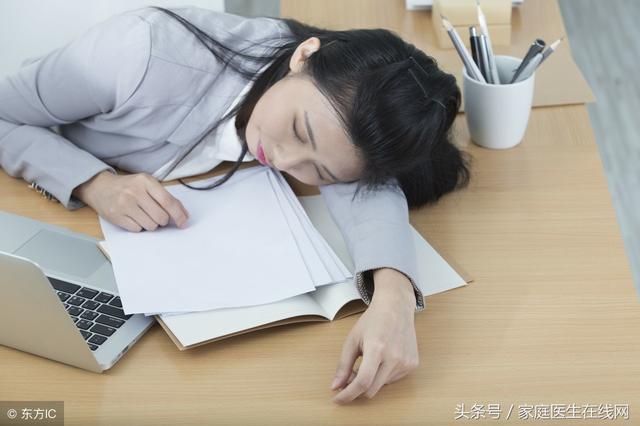 趴着睡觉有什么好处坏处，趴着睡觉有什么好处坏处 性早熟（还会造成这3个后果）