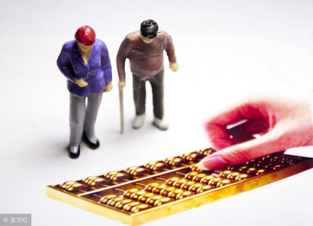 退休双轨制是谁搞的朱，退休工资双轨制（养老金双轨制的原因）