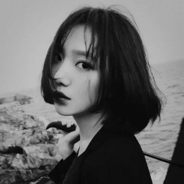 黑色系男生头像，黑色系男生头像高冷（黑色系男生女生微信头像）