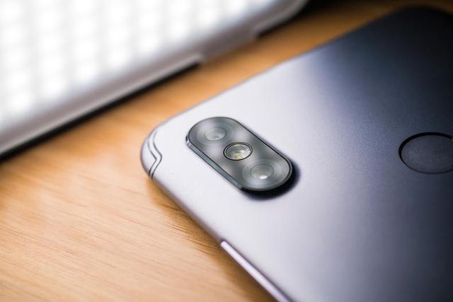 红米S2上手体验，这真的是千元机吗（看999元的颜值机拍照表现怎么样）