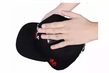 鸭舌帽可以洗衣机洗吗，鸭舌帽可以用洗衣机洗吗（想要帽子戴的帅）