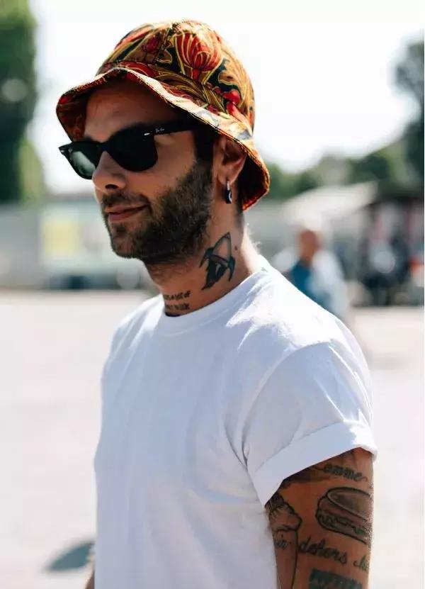 鸭舌帽可以洗衣机洗吗，鸭舌帽可以用洗衣机洗吗（想要帽子戴的帅）