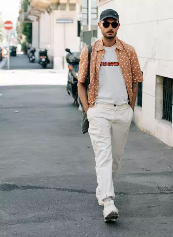 鸭舌帽可以洗衣机洗吗，鸭舌帽可以用洗衣机洗吗（想要帽子戴的帅）