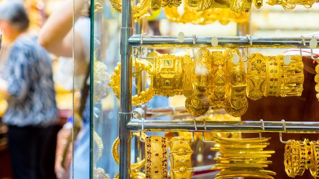 去迪拜买白菜价的黄金攻略，迪拜的黄金怎么卖（迪拜的这条街全部都是像白菜一样摆着的黄金）