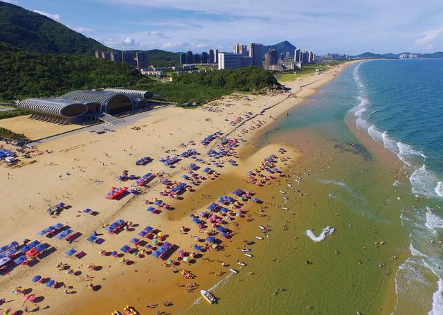 国内看海的十大圣地，有海又便宜的旅游景点（中国十大最美海滩，你去过几个）