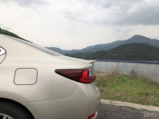 雷克萨斯ES200新款，雷克萨斯行车记录仪怎么使用（感受雷克萨斯ES200一个月报告）