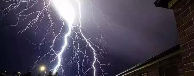 风雨雷电一般发生在大气层的什么中，风雨雷电一般发生在大气层的什么中（小据讲堂丨这些雷电知识你一定要了解一下）