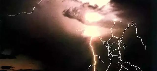 风雨雷电一般发生在大气层的什么中，风雨雷电一般发生在大气层的什么中（小据讲堂丨这些雷电知识你一定要了解一下）
