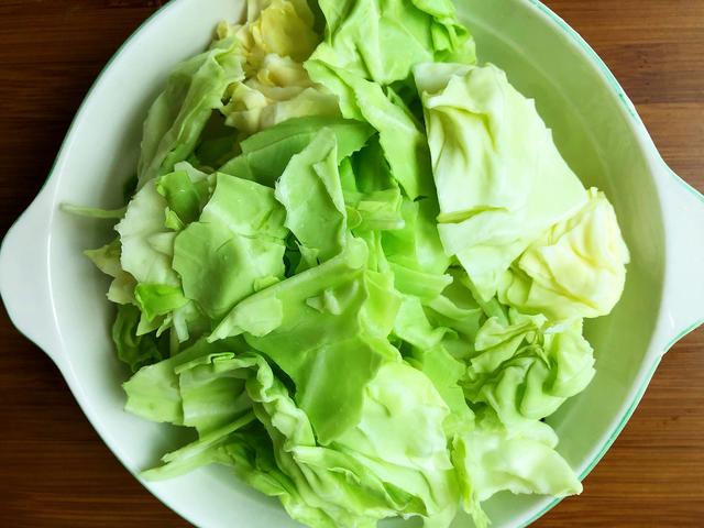 凉拌甘蓝的吃法，凉拌甘蓝的做法大全（炎炎夏日的一到快手凉拌菜）