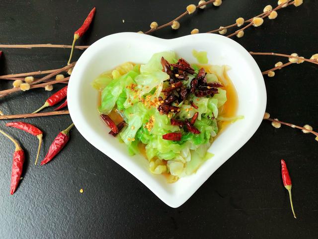 凉拌甘蓝的吃法，凉拌甘蓝的做法大全（炎炎夏日的一到快手凉拌菜）