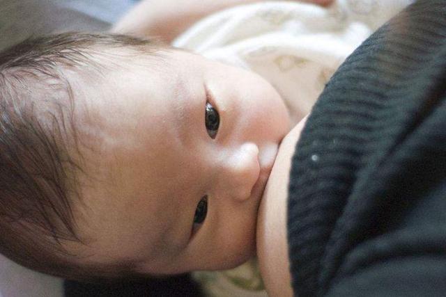 怎么断奶既快又不涨，快速追奶方法当天见效（宝妈试试这3招轻轻松松奶就断奶）