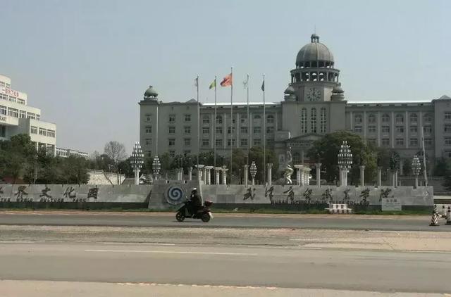 2021年湖北经济学院法商学院最好的专业排名及重点特色专业目录，湖北经济学院法商学院前景（武汉84所高校资料大全）