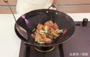 香菇怎么炒好吃又简单，怎么炒香菇好吃又简单（教你怎么炒香菇好吃又简单）