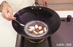 香菇怎么炒好吃又简单，怎么炒香菇好吃又简单（教你怎么炒香菇好吃又简单）