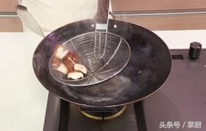 香菇怎么炒好吃又简单，怎么炒香菇好吃又简单（教你怎么炒香菇好吃又简单）