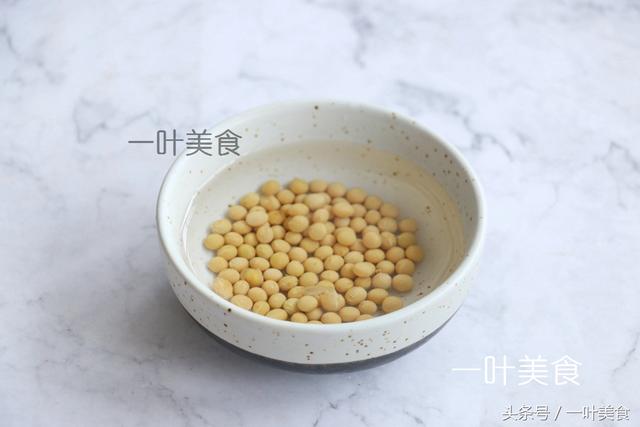 苦瓜排骨汤的做法，竹荪苦瓜排骨汤的做法（夏天必煲地道广东靓汤）