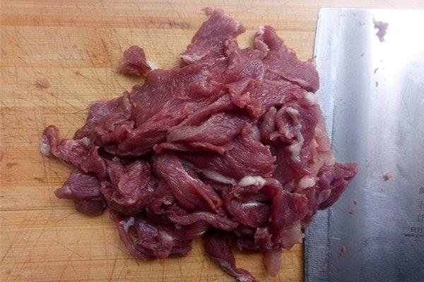 怎样做美味的鸡腿菇炒肉，怎么做鸡腿菇炒肉（菌中新秀的做法、简单原味才是经典、保证能挑起你的味蕾）