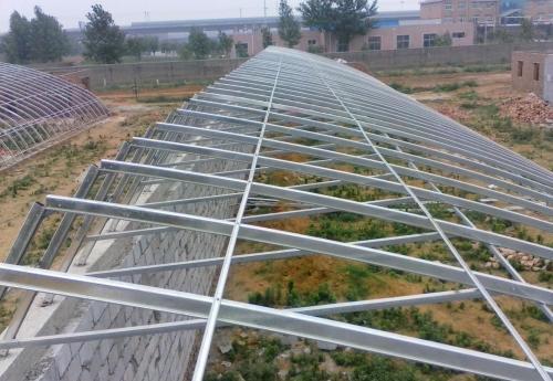 向您介绍一种新型大棚骨架，新型大棚骨架怎么选择（几型钢温室大棚骨架）