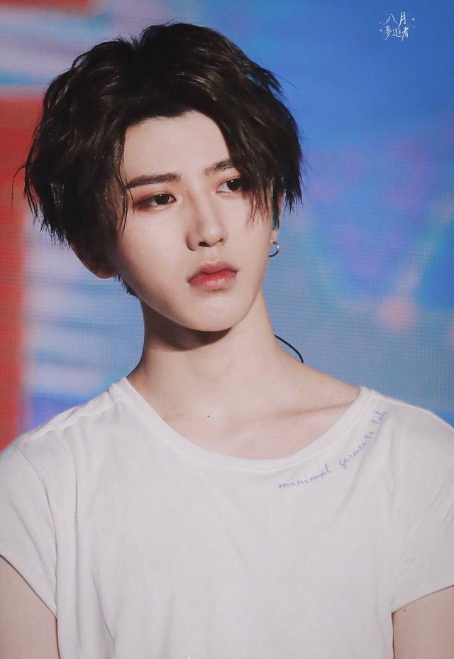 ♡蔡徐坤，蔡徐坤绝美壁纸（蔡徐坤是新出道里关注度最高的吗图片）