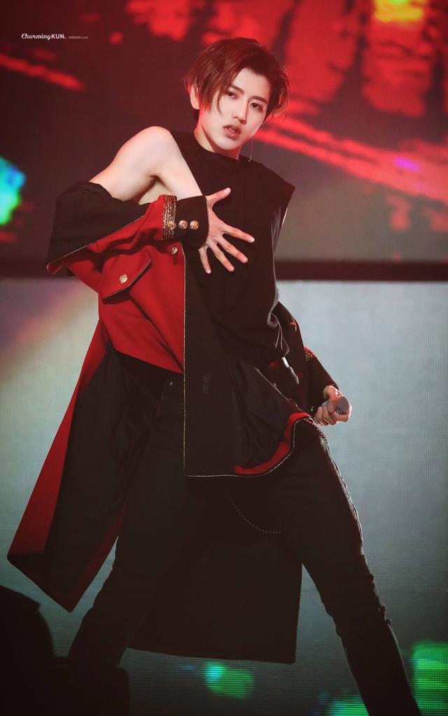 ♡蔡徐坤，蔡徐坤绝美壁纸（蔡徐坤是新出道里关注度最高的吗图片）