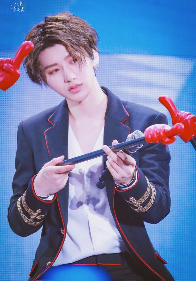 ♡蔡徐坤，蔡徐坤绝美壁纸（蔡徐坤是新出道里关注度最高的吗图片）