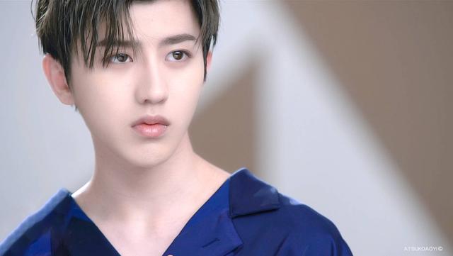 ♡蔡徐坤，蔡徐坤绝美壁纸（蔡徐坤是新出道里关注度最高的吗图片）