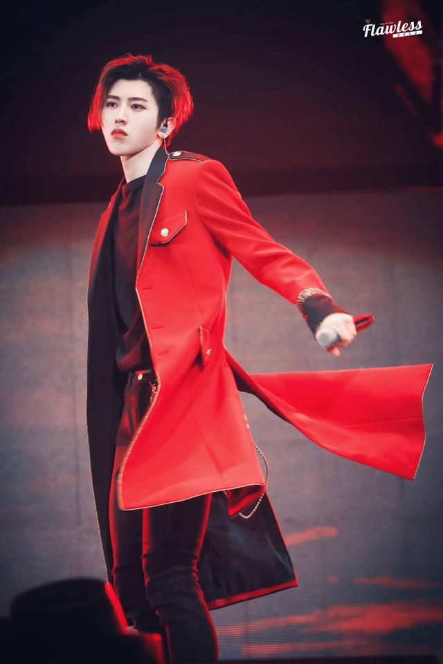 ♡蔡徐坤，蔡徐坤绝美壁纸（蔡徐坤是新出道里关注度最高的吗图片）