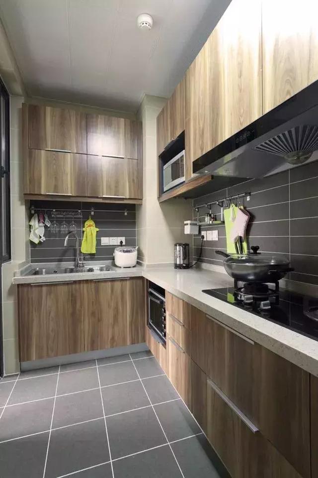 美缝颜色搭配口诀，贵族银和亚浅灰哪个好看做美缝（你一定得知道的瓷砖配色）