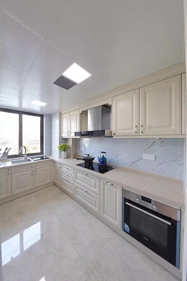 美缝颜色搭配口诀，贵族银和亚浅灰哪个好看做美缝（你一定得知道的瓷砖配色）