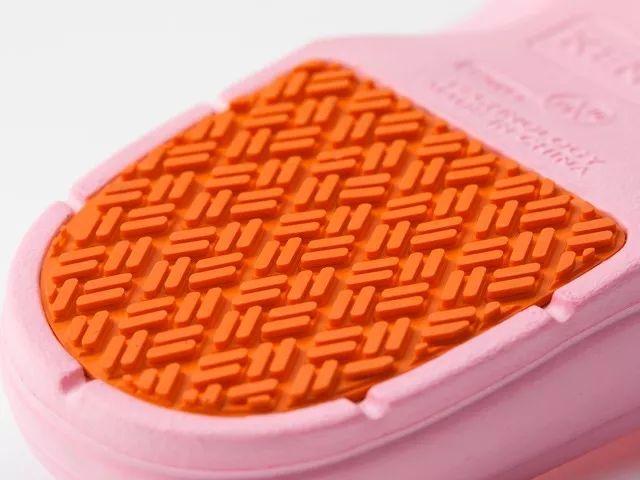 eva和pvc拖鞋哪个好，pvc拖鞋和eva拖鞋的区别（让全家人安心的防滑拖鞋）