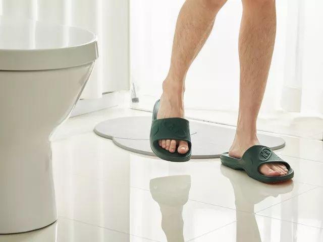 eva和pvc拖鞋哪个好，pvc拖鞋和eva拖鞋的区别（让全家人安心的防滑拖鞋）